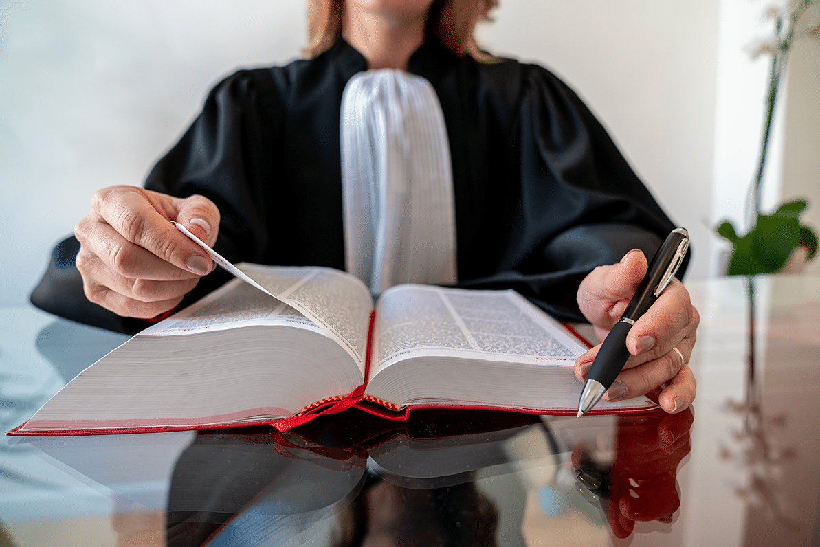 définir l'abus de confiance lors d'un abandon de chantier, expertise lors d'un abus de confiance en abandon de chantier,